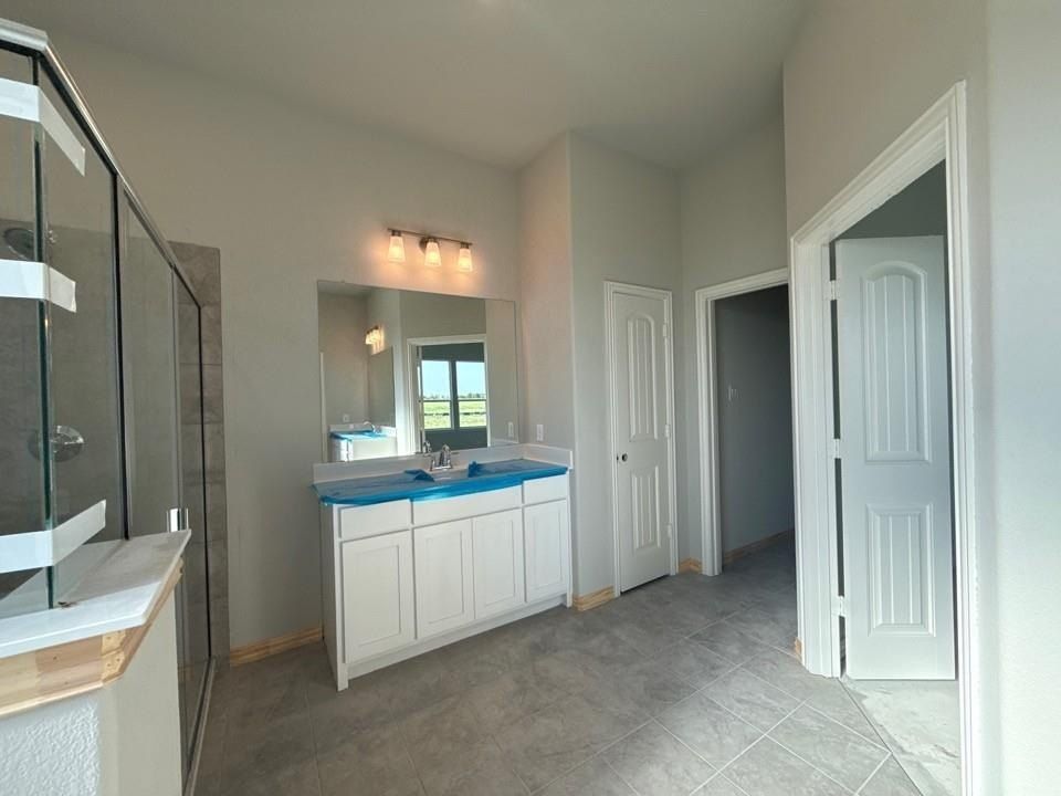 690 County Road 200. Valley View, TX 76272