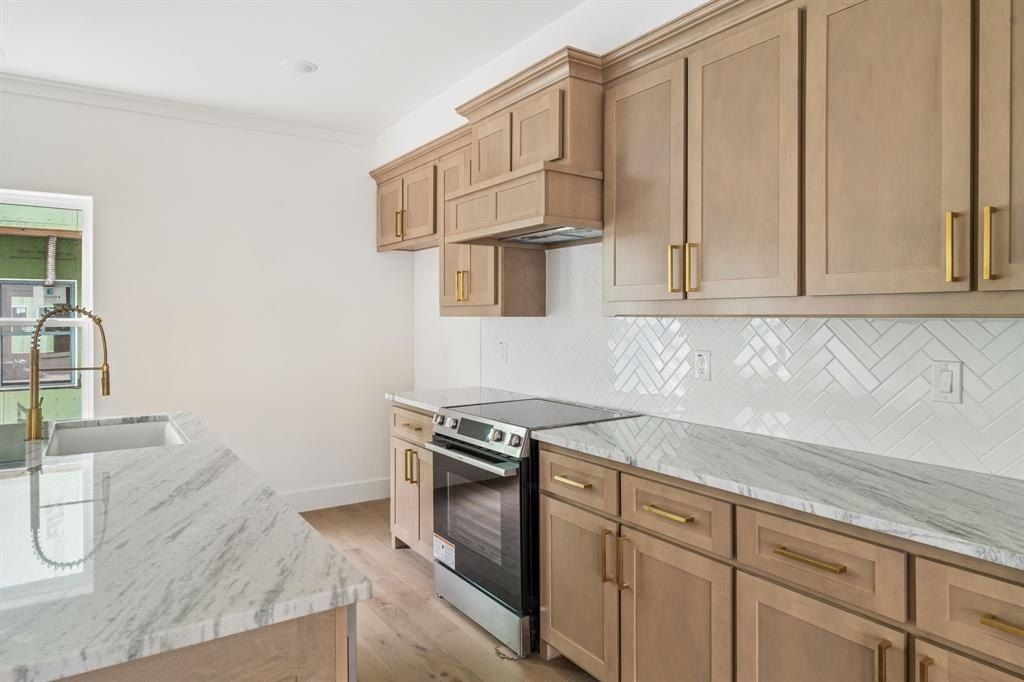302 Golden Bell Lane. Fort Worth, TX 76107