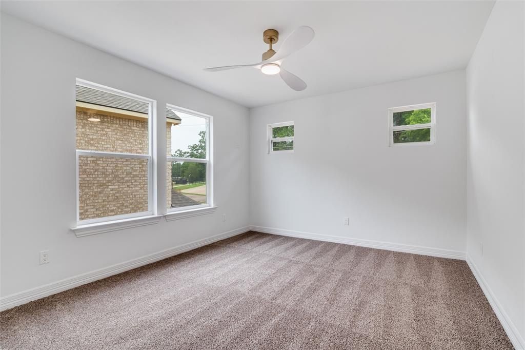 162 Oak Hills Drive. Mabank, TX 75156
