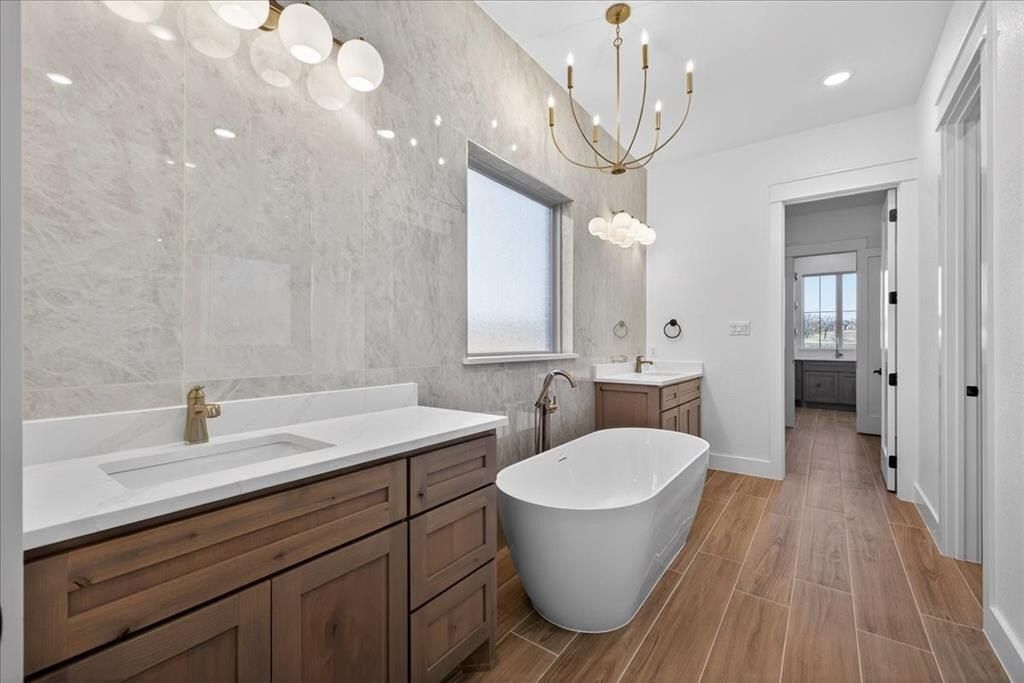 1004 Arbor Vista. Azle, TX 76020
