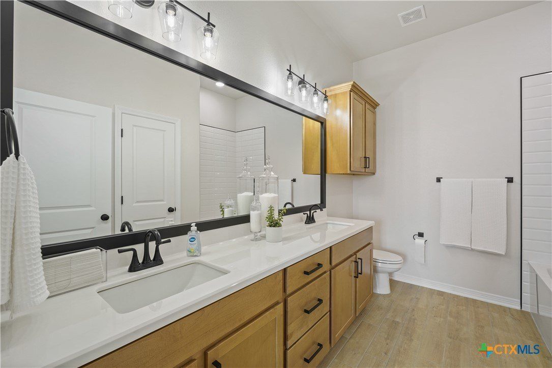 76 Desert Rose Trail. Temple, TX 76502