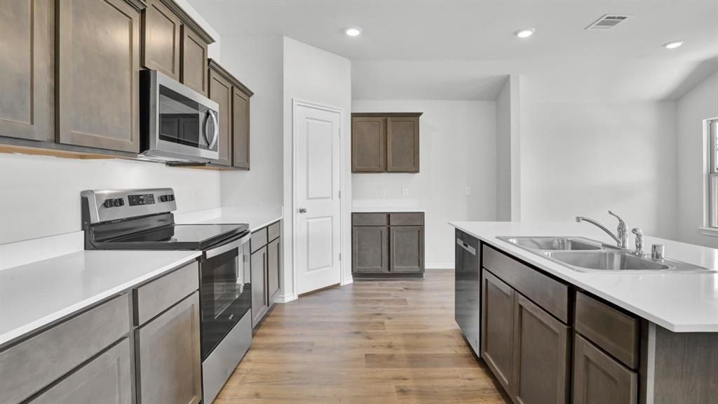 3306 Charleston Drive. Ennis, TX 75119
