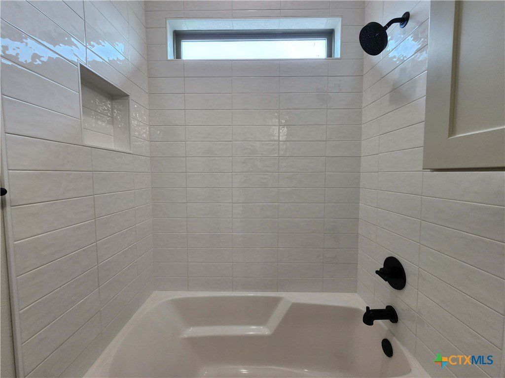 801 Golden Eagle Cove. Salado, TX 76571