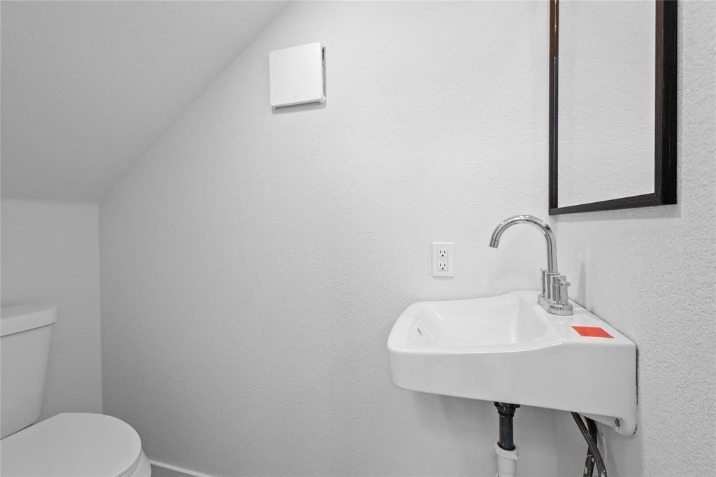 2222 Cedarwood Trail. Granbury, TX 76048