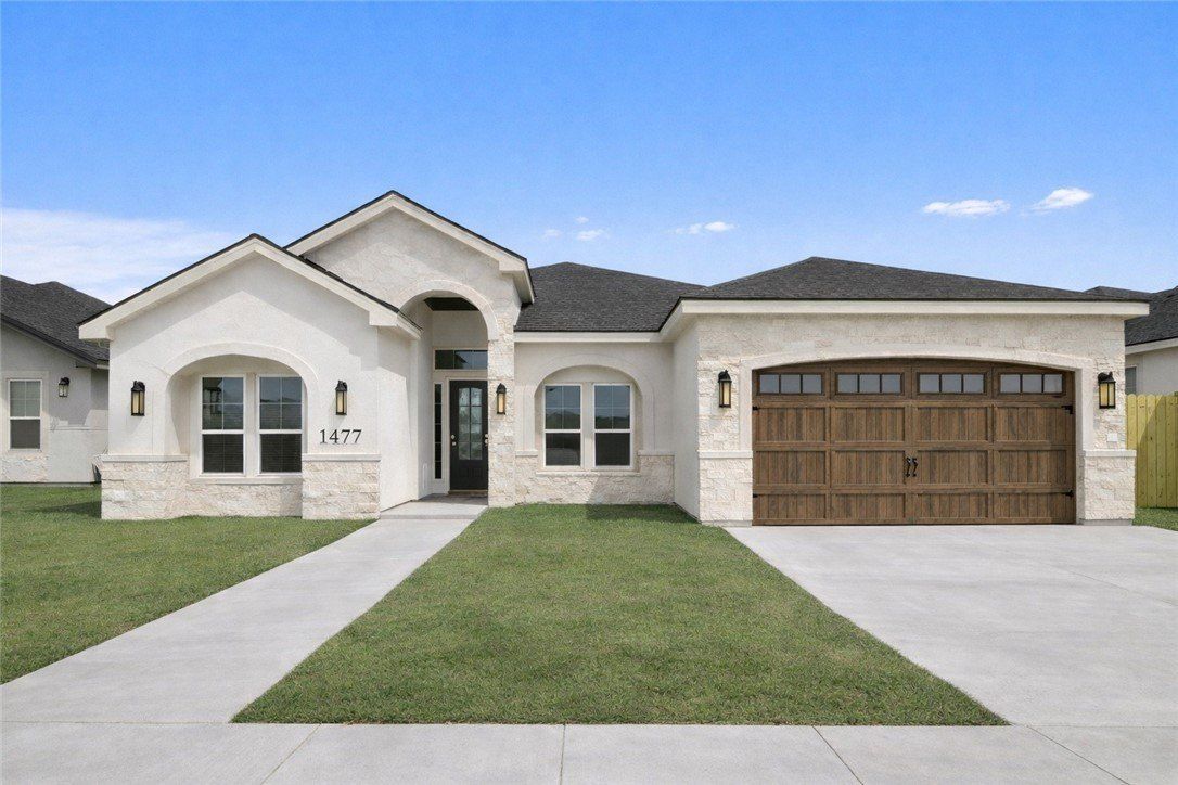 1477 Irigoyen Court. Corpus Christi, TX 78415
