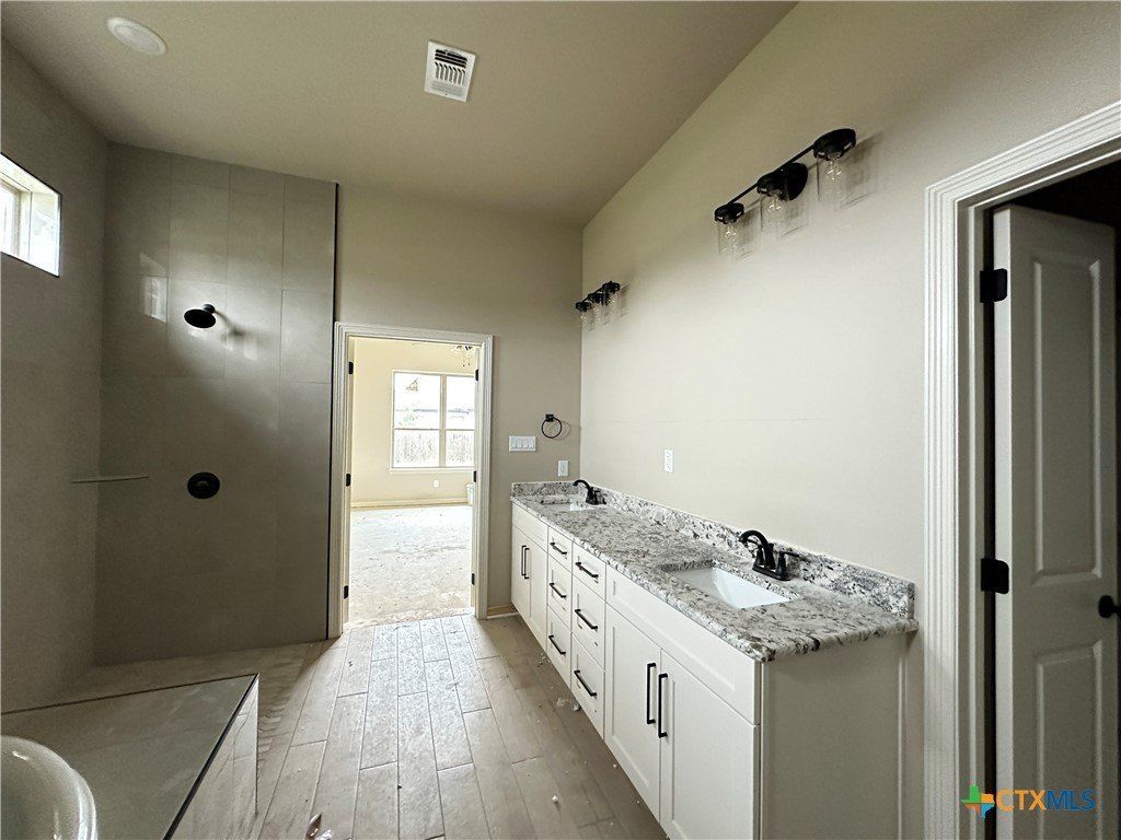 607 Golden Eagle Drive. Salado, TX 76571