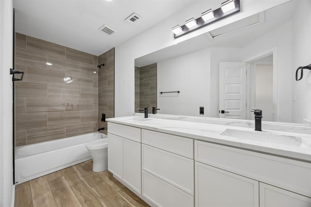 1011 S Waverly Drive. Dallas, TX 75208