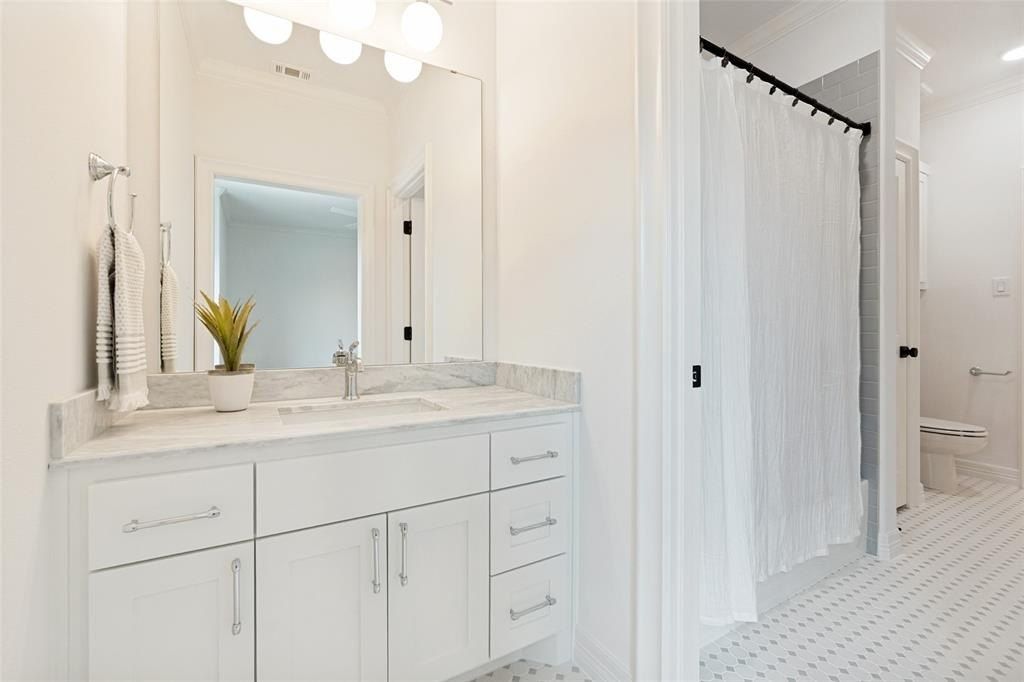 6167 Velasco Avenue. Dallas, TX 75214