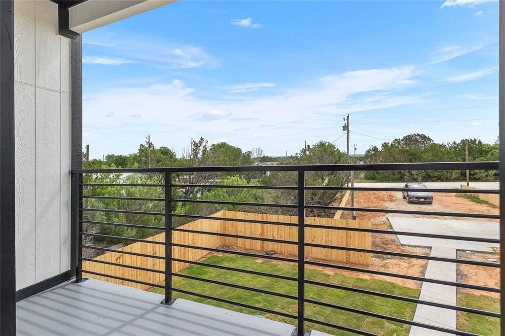 2222 Cedarwood Trail. Granbury, TX 76048