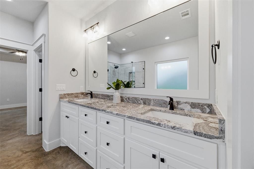 5808 W Virginia Trail. Granbury, TX 76048