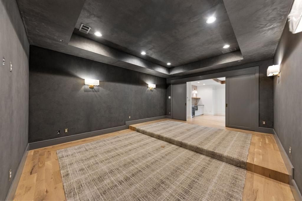 5510 Del Roy Drive. Dallas, TX 75230