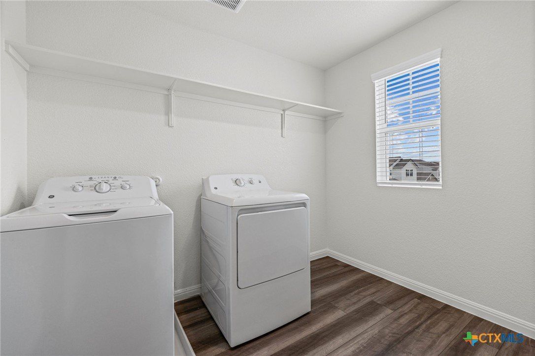 231 Enforcer Loop. Jarrell, TX 76537