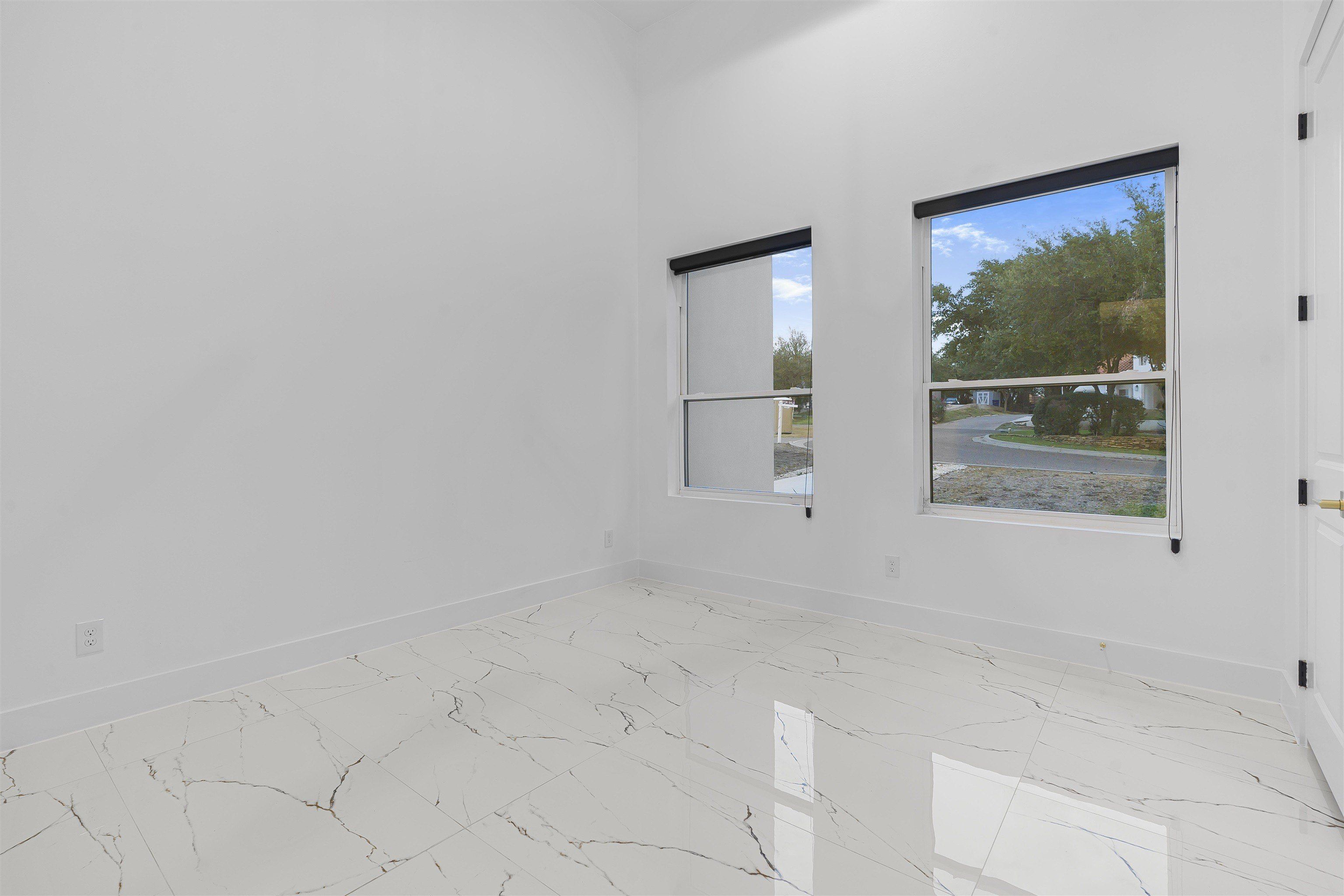 110 Song Bird Ln. Laredo, TX 78045