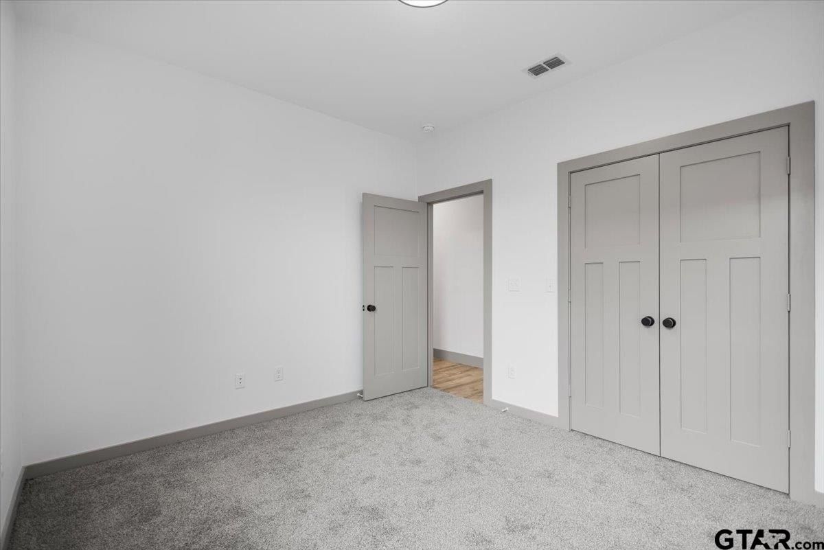 16326 Crossing Circle. Lindale, TX 75771