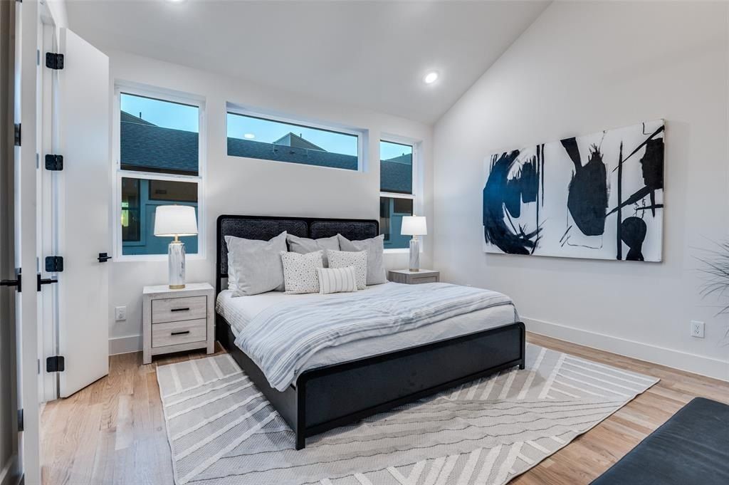 2906 Hawthorne Avenue. Dallas, TX 75219