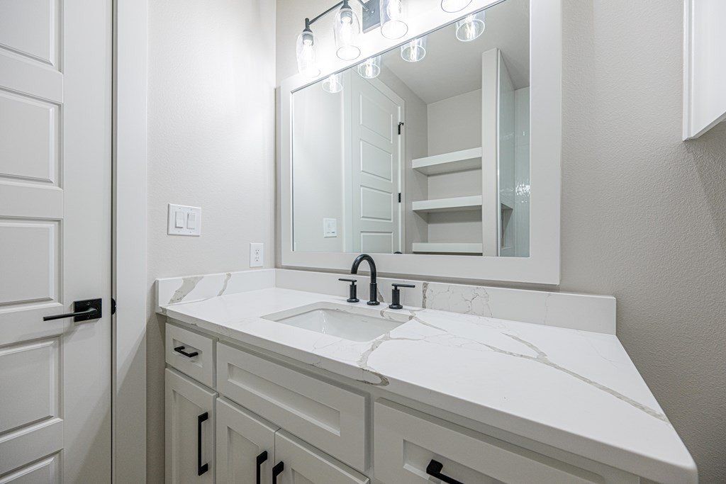 5909 Brennan. Midland, TX 79707