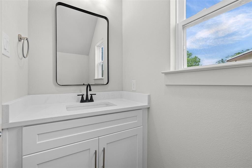 702 Perkins Court. Granbury, TX 76048