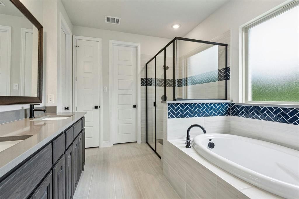 4381 Noble Lane. Midlothian, TX 76065