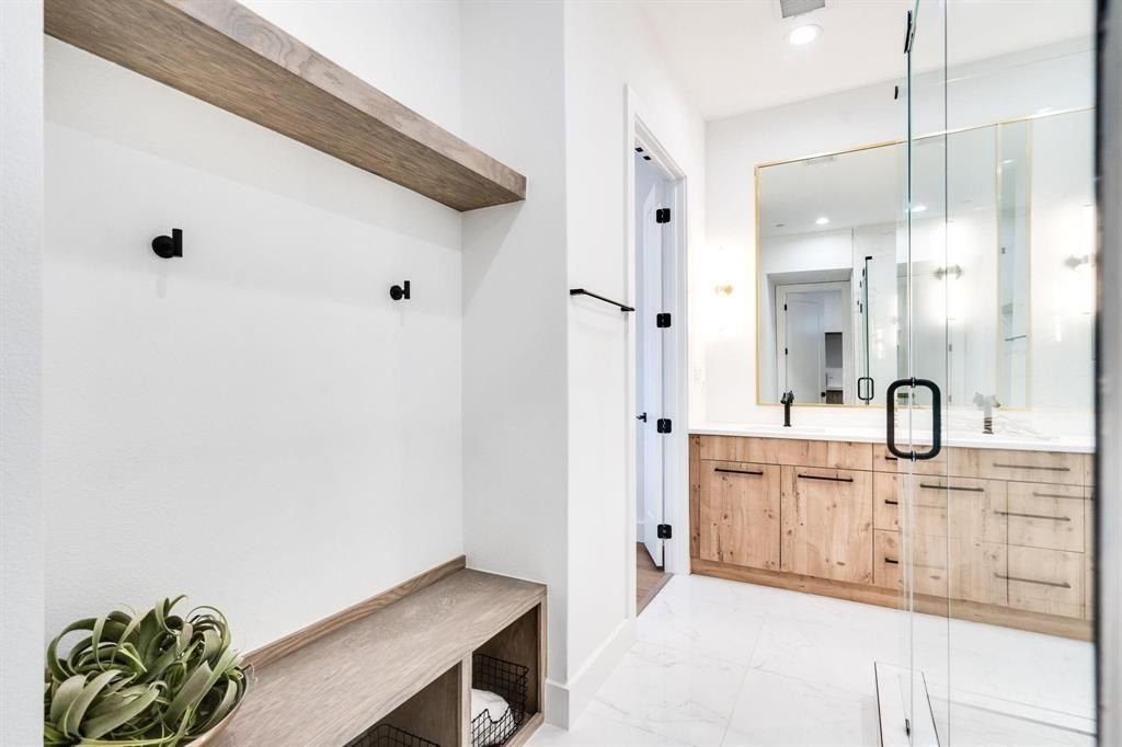4208 Live Oak Street. Dallas, TX 75204
