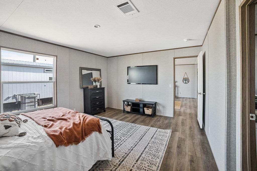 147 Lark Meadow Drive. Runaway Bay, TX 76426