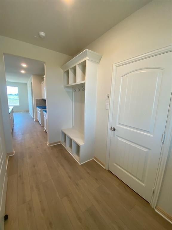 720 County Road 200. Valley View, TX 76272
