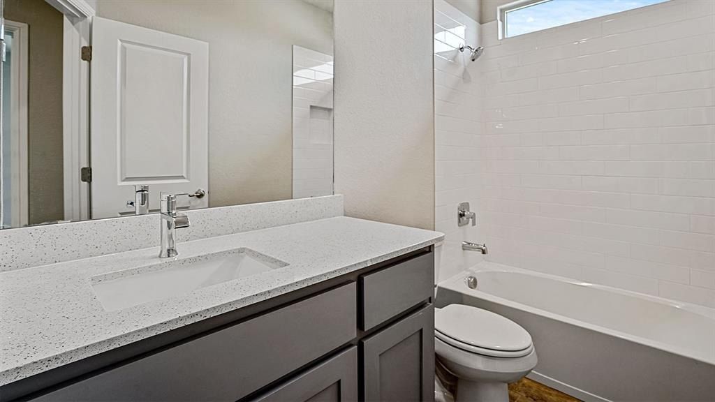 1338 Canterbury Trail. Desoto, TX 75115