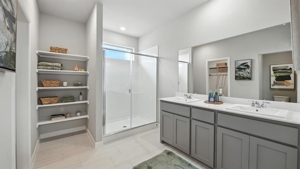 105 Tyler Street. Grandview, TX 76050