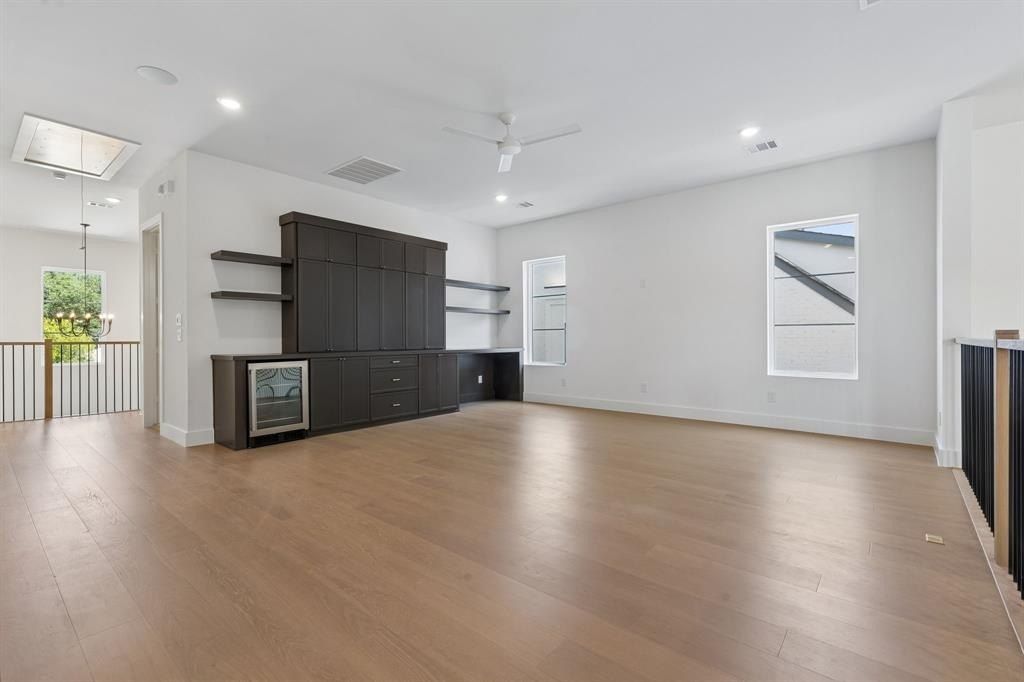 6402 Kenwood Avenue. Dallas, TX 75214