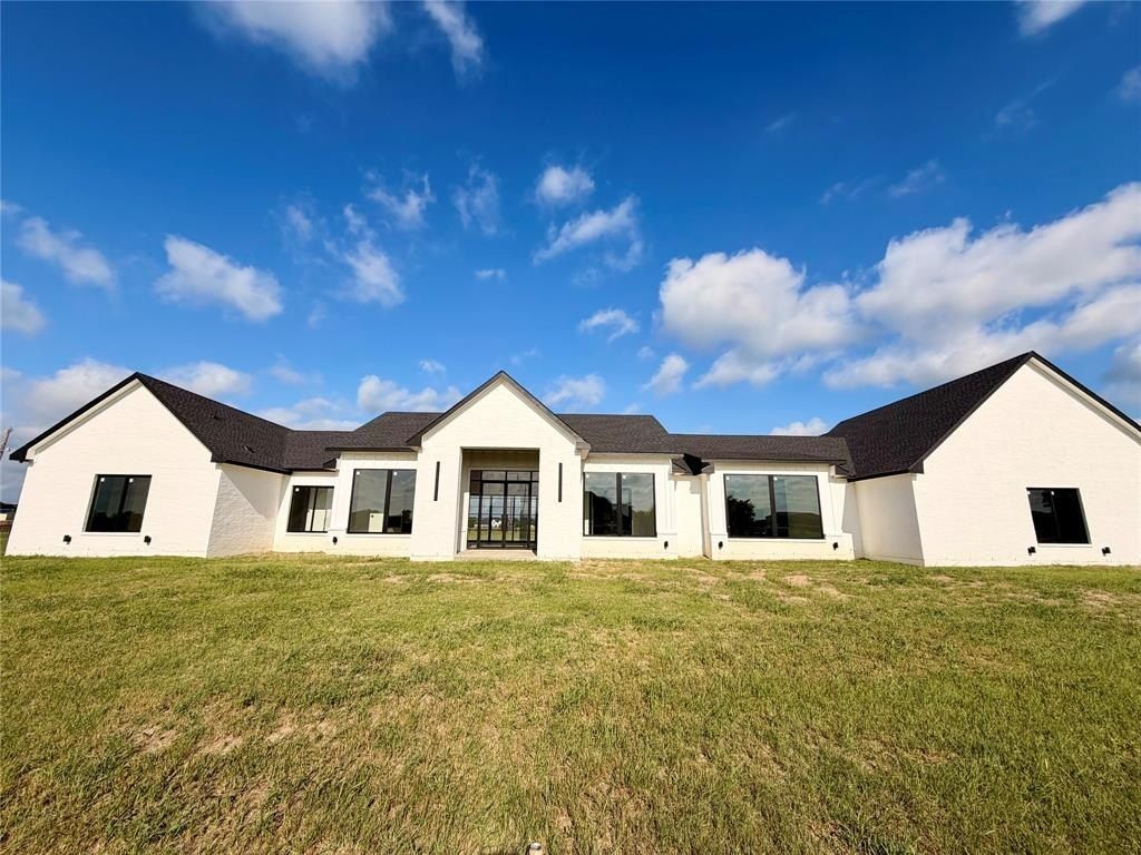 3871 Austin Circle. Sanger, TX 76266