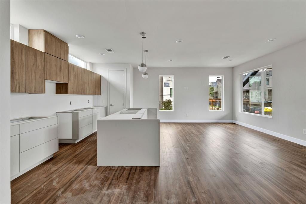 1319 Madrigal Parkway. Dallas, TX 75206