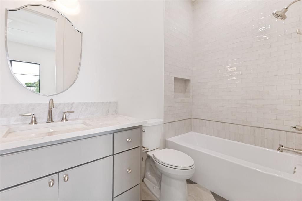 6803 Casa Loma Avenue. Dallas, TX 75214