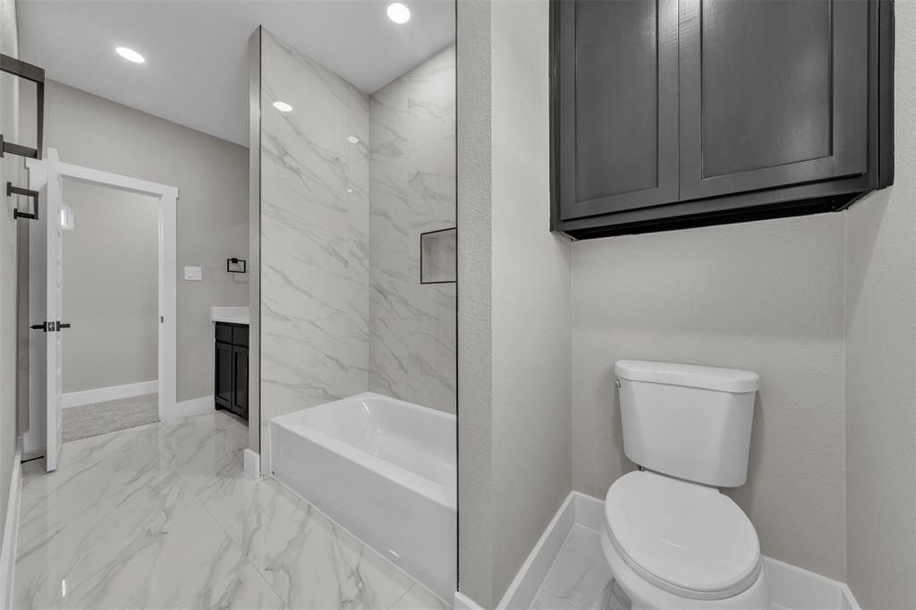 225 Nw 16Th Street. Grand Prairie, TX 75050