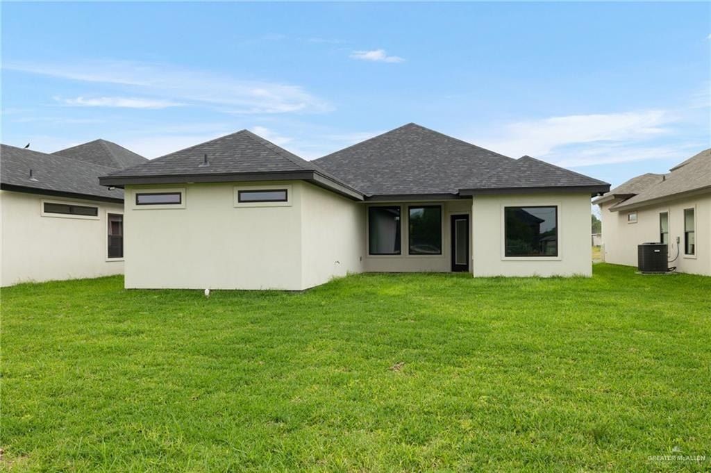 2817 N Alyna Avenue. Edinburg, TX 78541