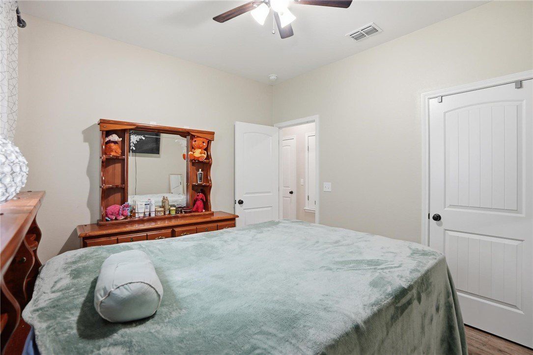 2986 Mayfield. Ingleside, TX 78362