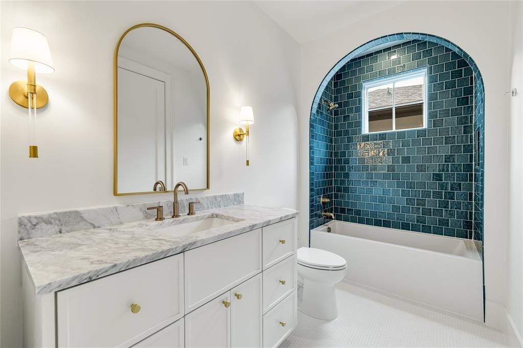 9866 Mixon Drive. Dallas, TX 75220