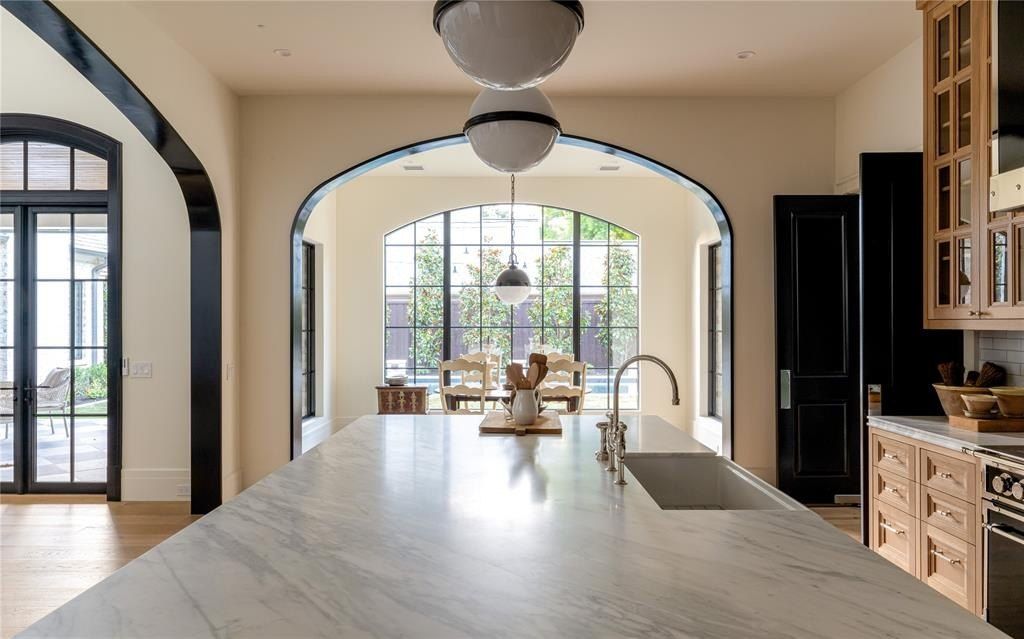 4405 Wildwood. Dallas, TX 75209