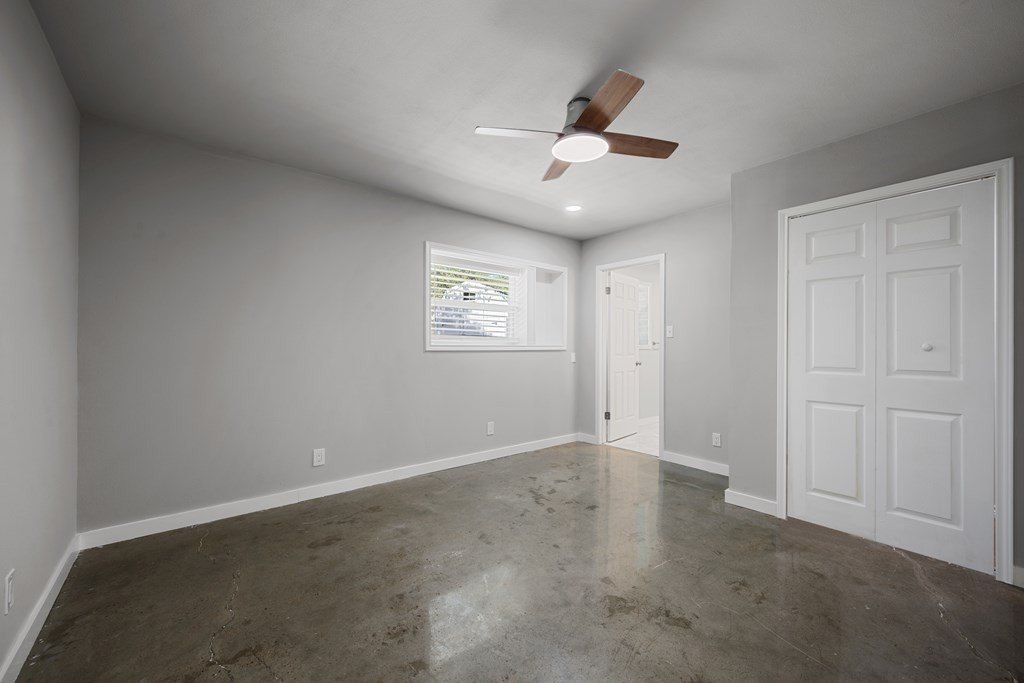 15 Bois Darc. Rockport, TX 78382
