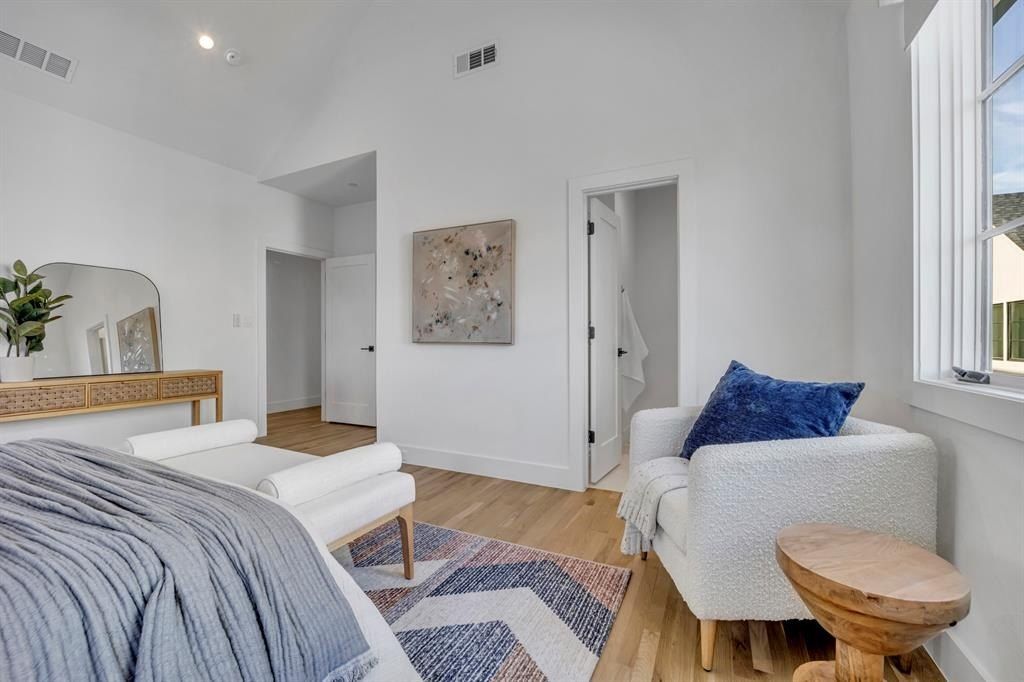 7207 Gaston Avenue. Dallas, TX 75214