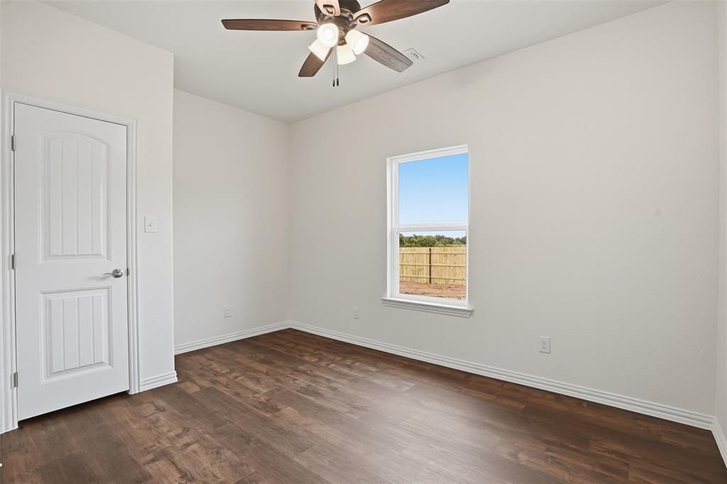 6720 County Road 302. Grandview, TX 76050