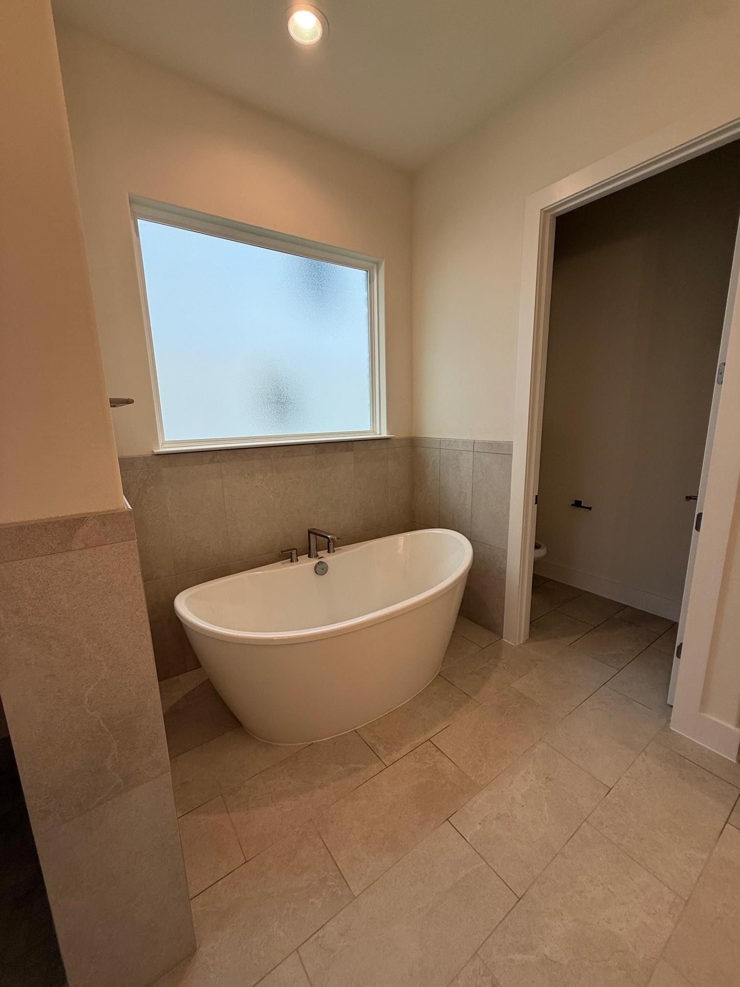 110 Firestone Place. Meadowlakes, TX 78654