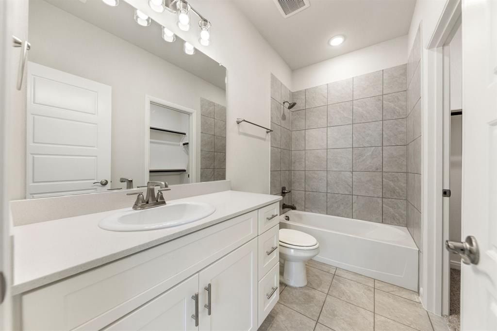 1907 Mitchell Drive. Van Alstyne, TX 75495
