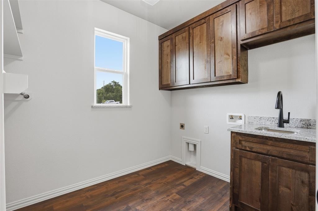 6700 County Road 302. Grandview, TX 76050