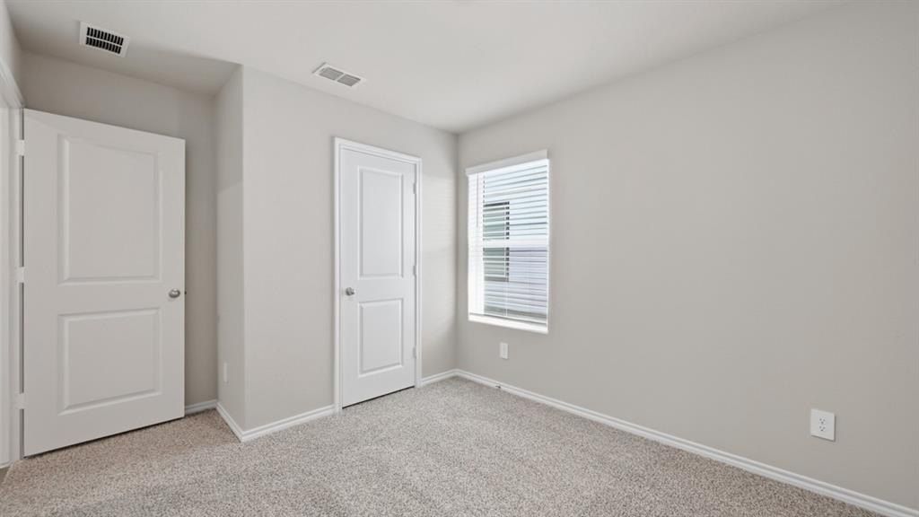 5509 Rollins Drive. Krum, TX 76249
