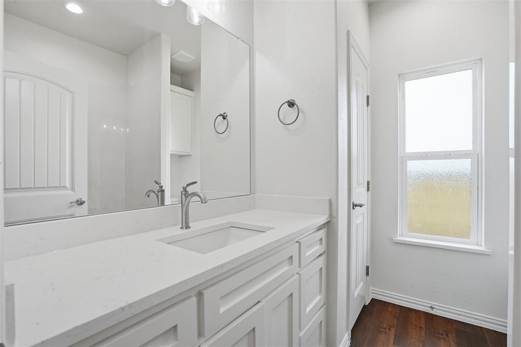 6720 County Road 302. Grandview, TX 76050