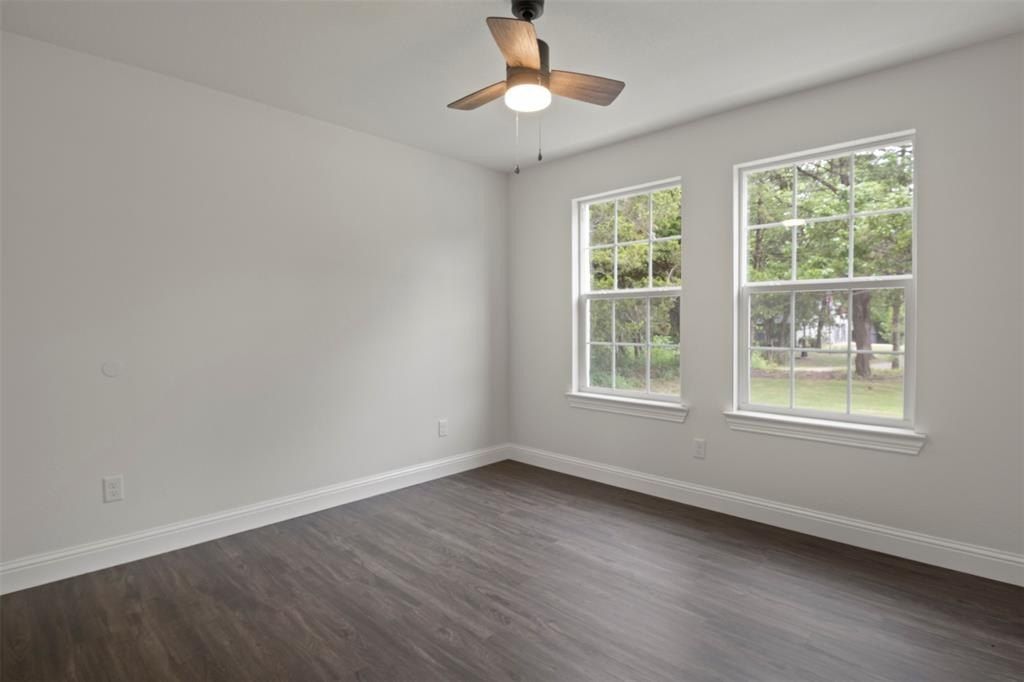 905 W Cardinal Street. Ector, TX 75439