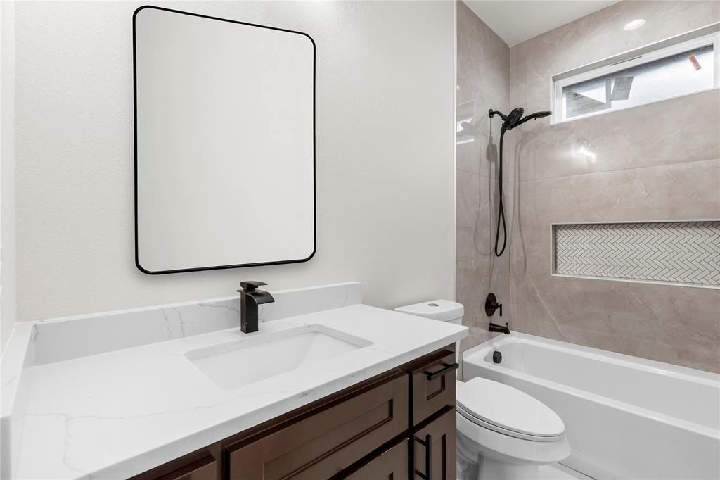 1613 Avenue D. Fort Worth, TX 76104