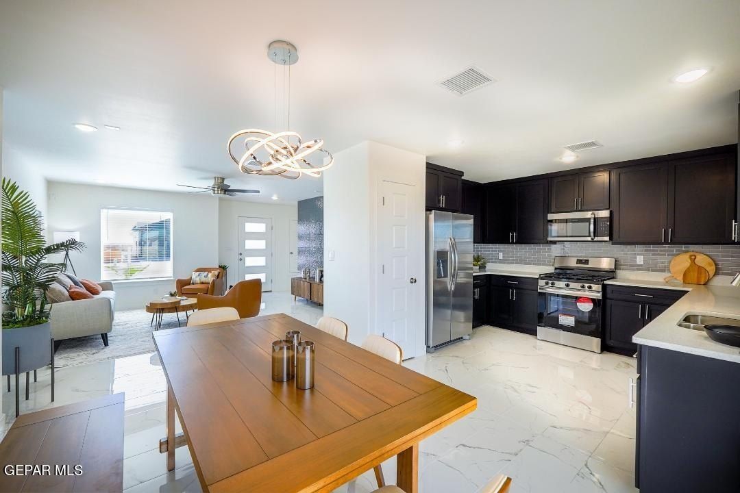 185 Via Bella Place. El Paso, TX 79928
