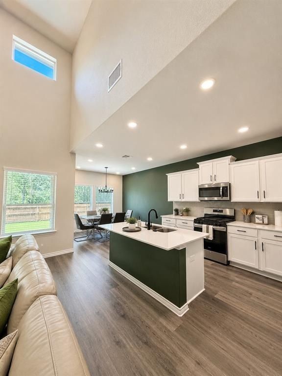 8381 Rockhopper Lane. Garland, TX 75043