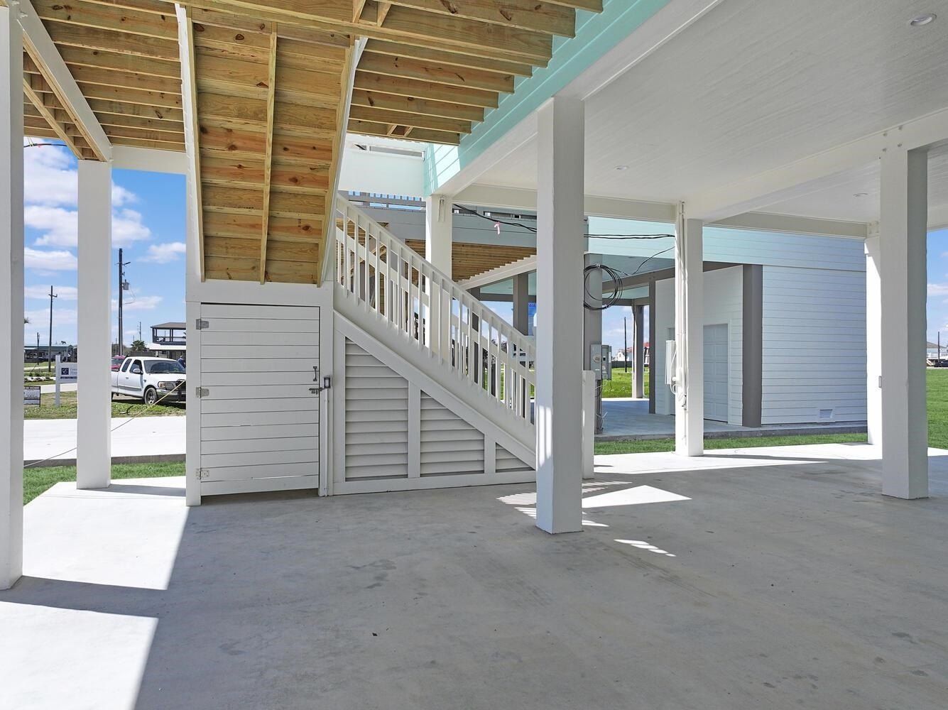 1989 Pedregal Dr. Crystal Beach, TX 77650
