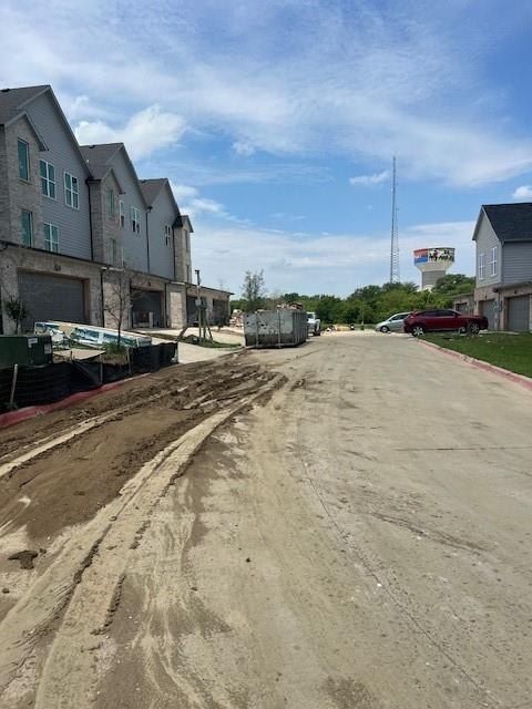 825 Premier Parkway. Grand Prairie, TX 75051